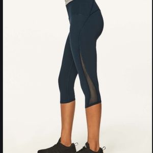 LULULEMON TRAIN TIMES MESH CROP 17" NOCTURNAL TEAL